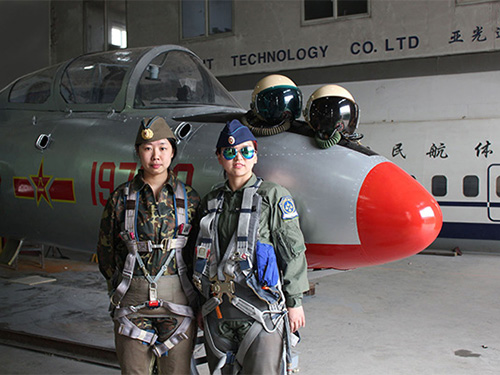 L-29高級(jí)教練機(jī)